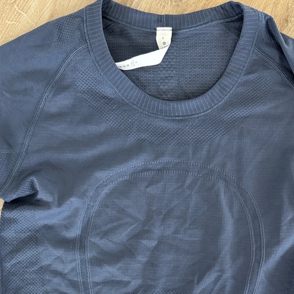 lululemon athletica Men's Deep Blue Crewneck Sweater - Picture 3 of 5